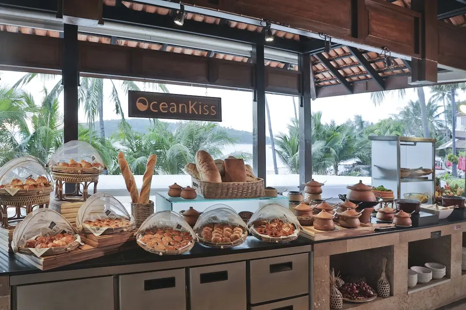 Buffet med brød og bagværk i Ocean Kiss-restauranten.