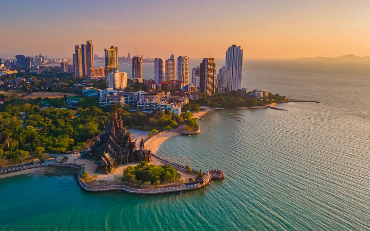Udsigt over pattaya og dens tempel