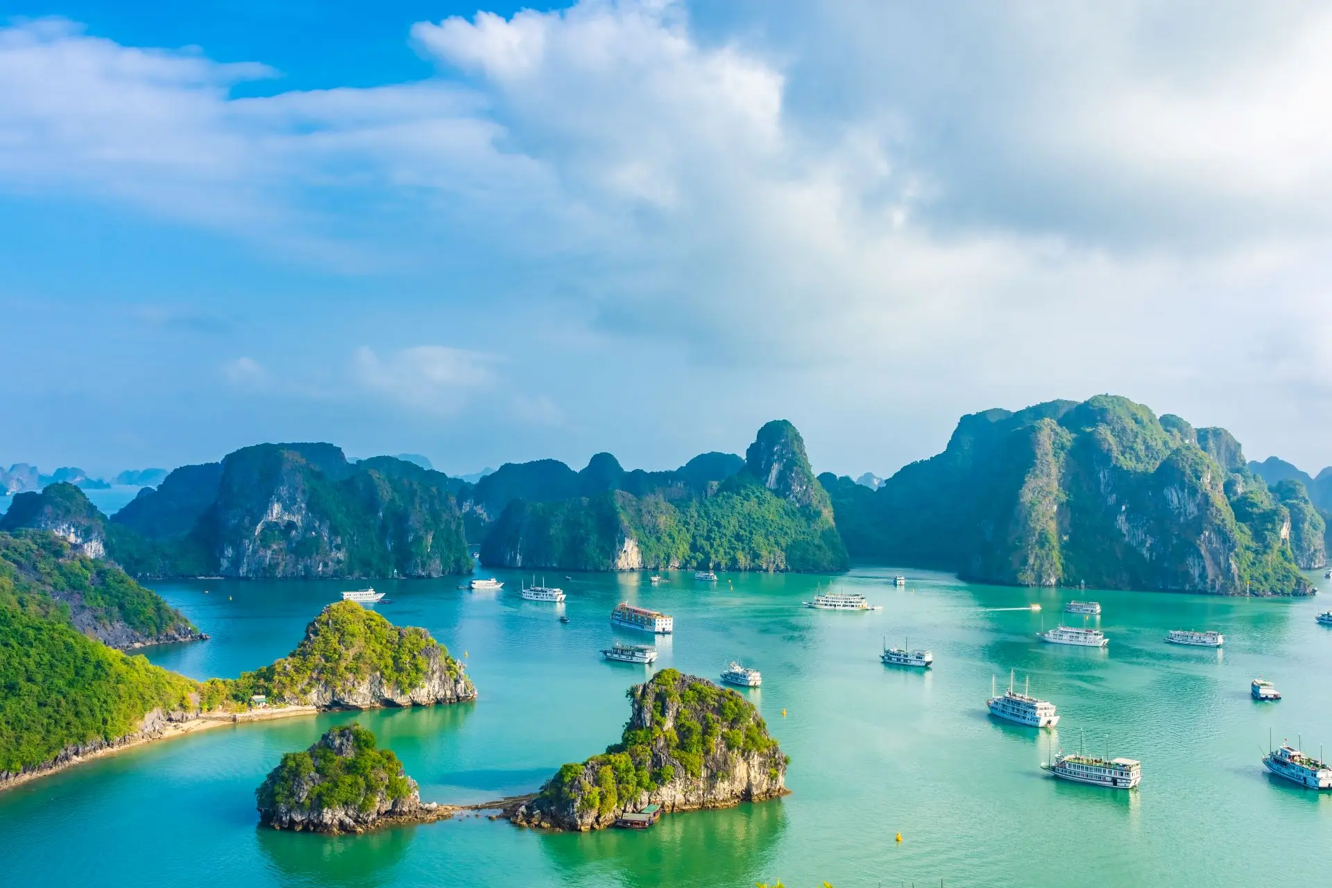 Ha long bay med masser af skibe