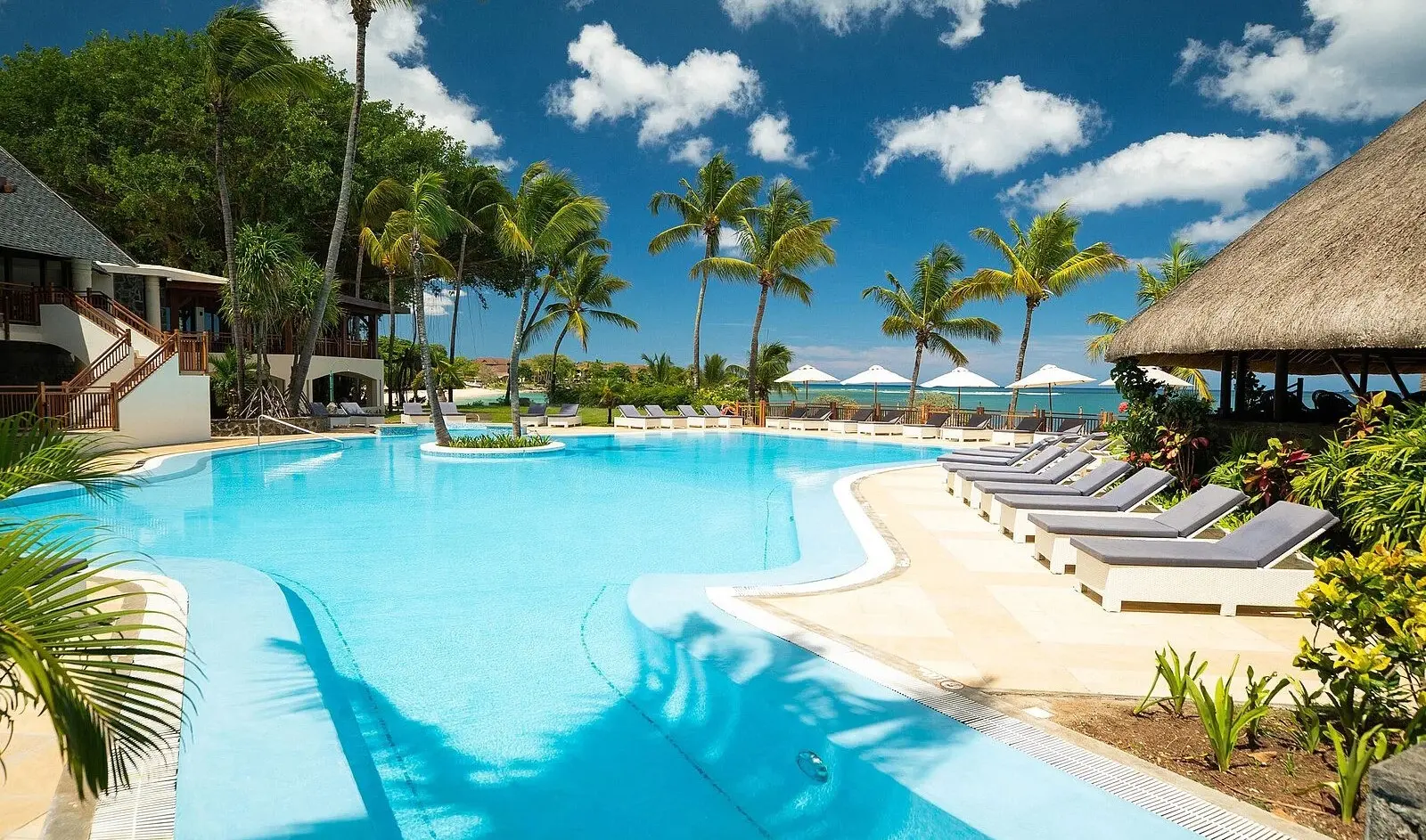Maritim resort og spa mauritius pool og solstole