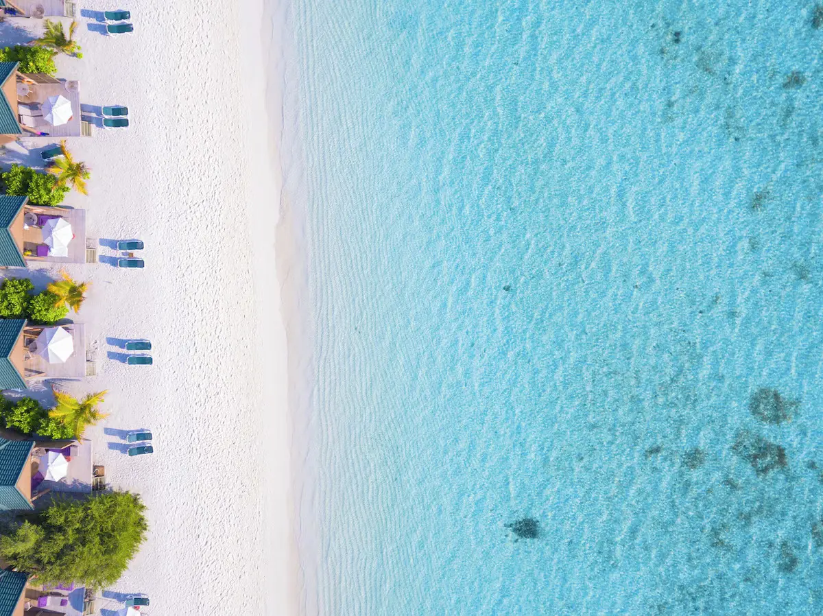 Meeru island resort strand og vand set oppefra