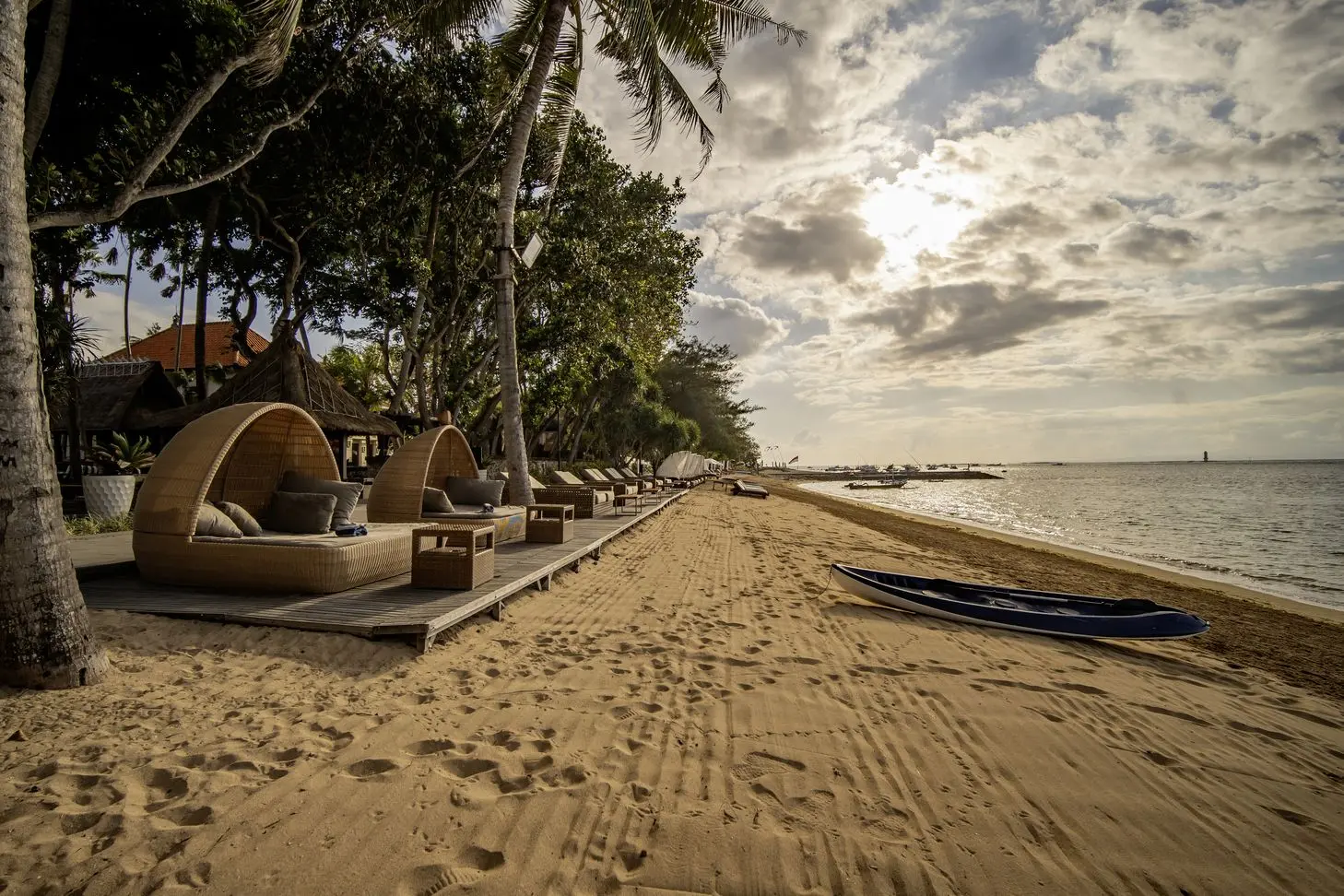 Puri santrian beach resort og spa strand og cabana