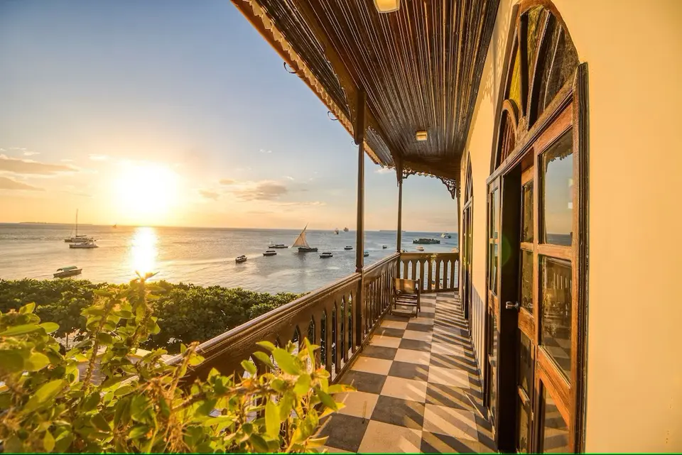 Tembo hotel udsigt over havet fra svalegangen