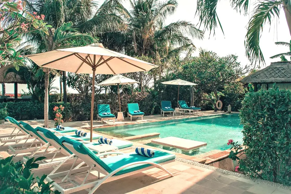 Mayo resort pool og solstole