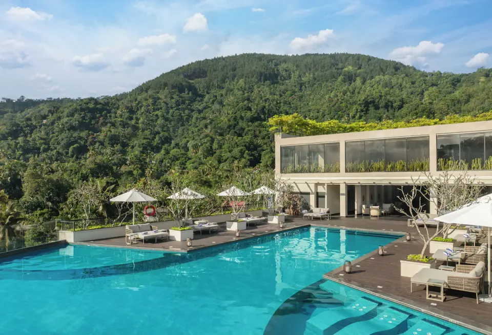Overview pool