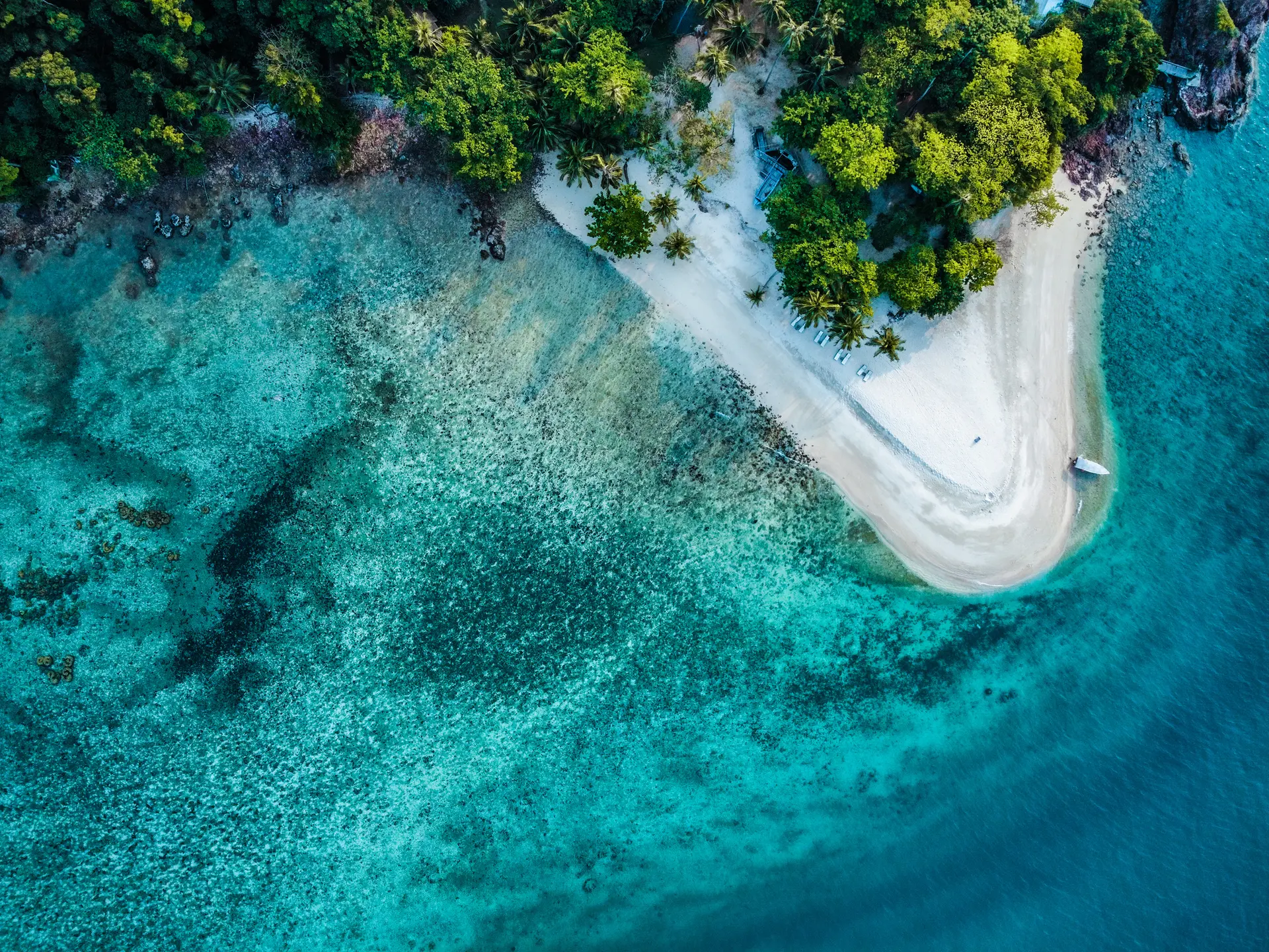 Koh mak en tropisk oee med azurblaat vand