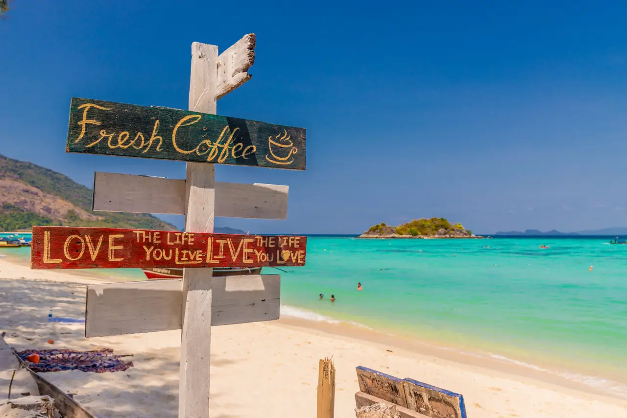 Frisk kaffe skilt strand Koh Lipe
