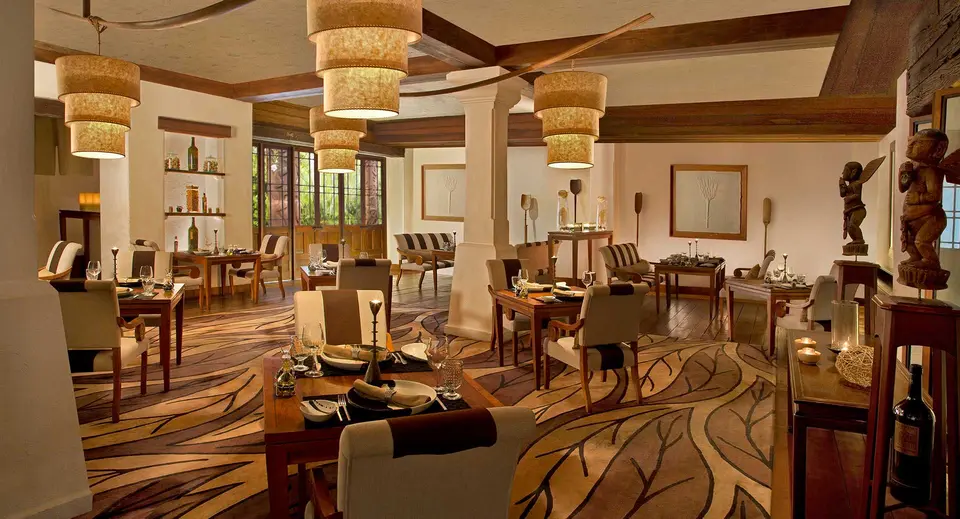Anantara Hua Hin resort, stor spisesal med trægulve
