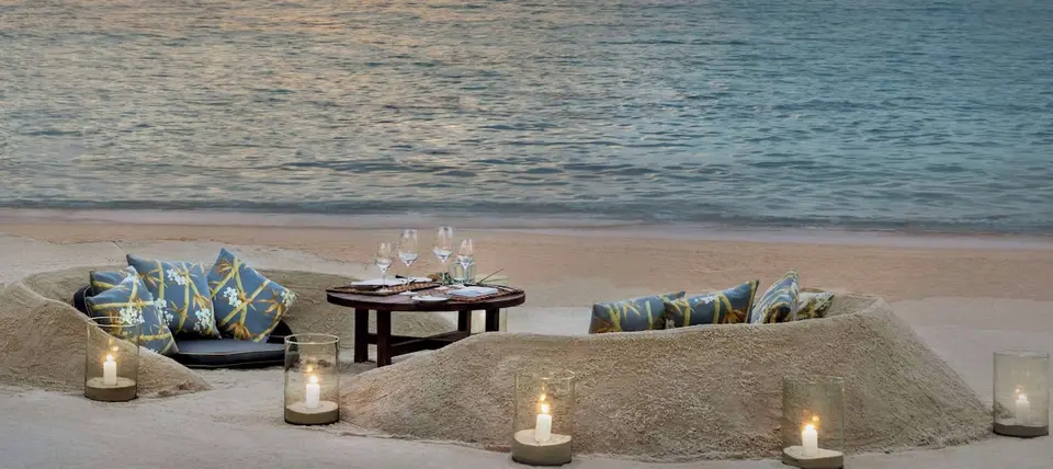 Romantisk middag på stranden ved Lawana Samui Resort