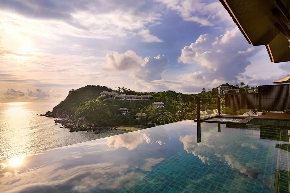 Havudsigt pool Banyan Tree Samui resort ved solnedgang