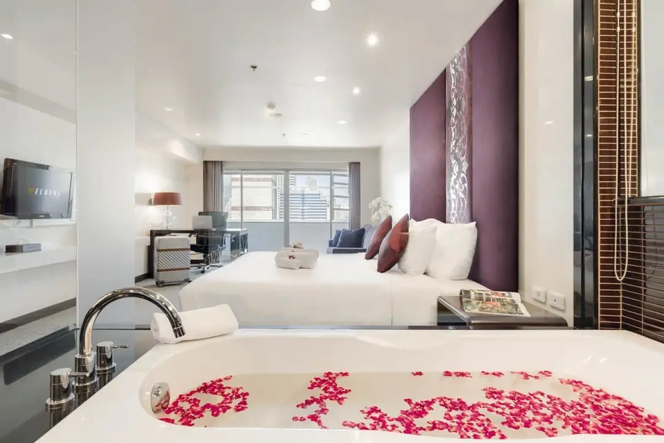 Leder du efter et luksuriøst hotelophold i Bangkok? Besøg det berømte Furama Silom Hotel
