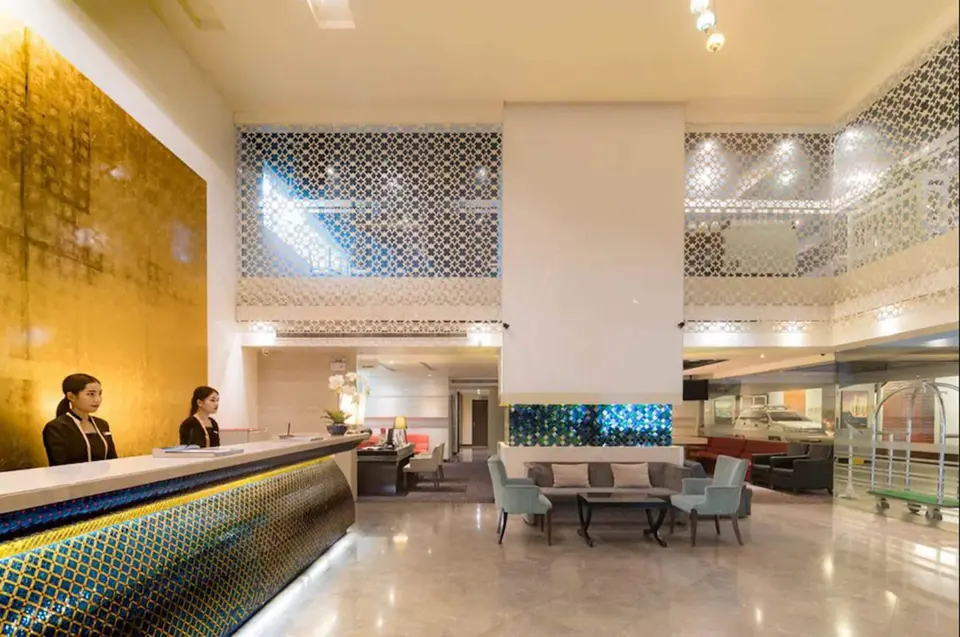 Furama Silom Hotels lobby i Bangkok med moderne indretning
