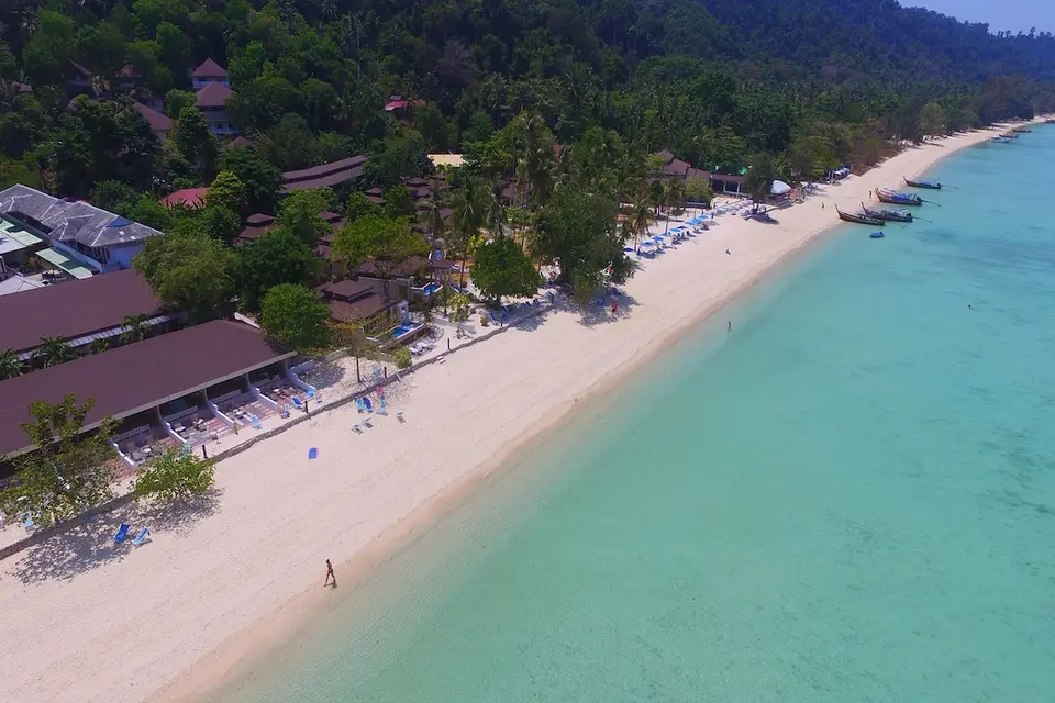 Overhead-udsigt over stranden ved Koh Hai Fantasy Resort i Thailand