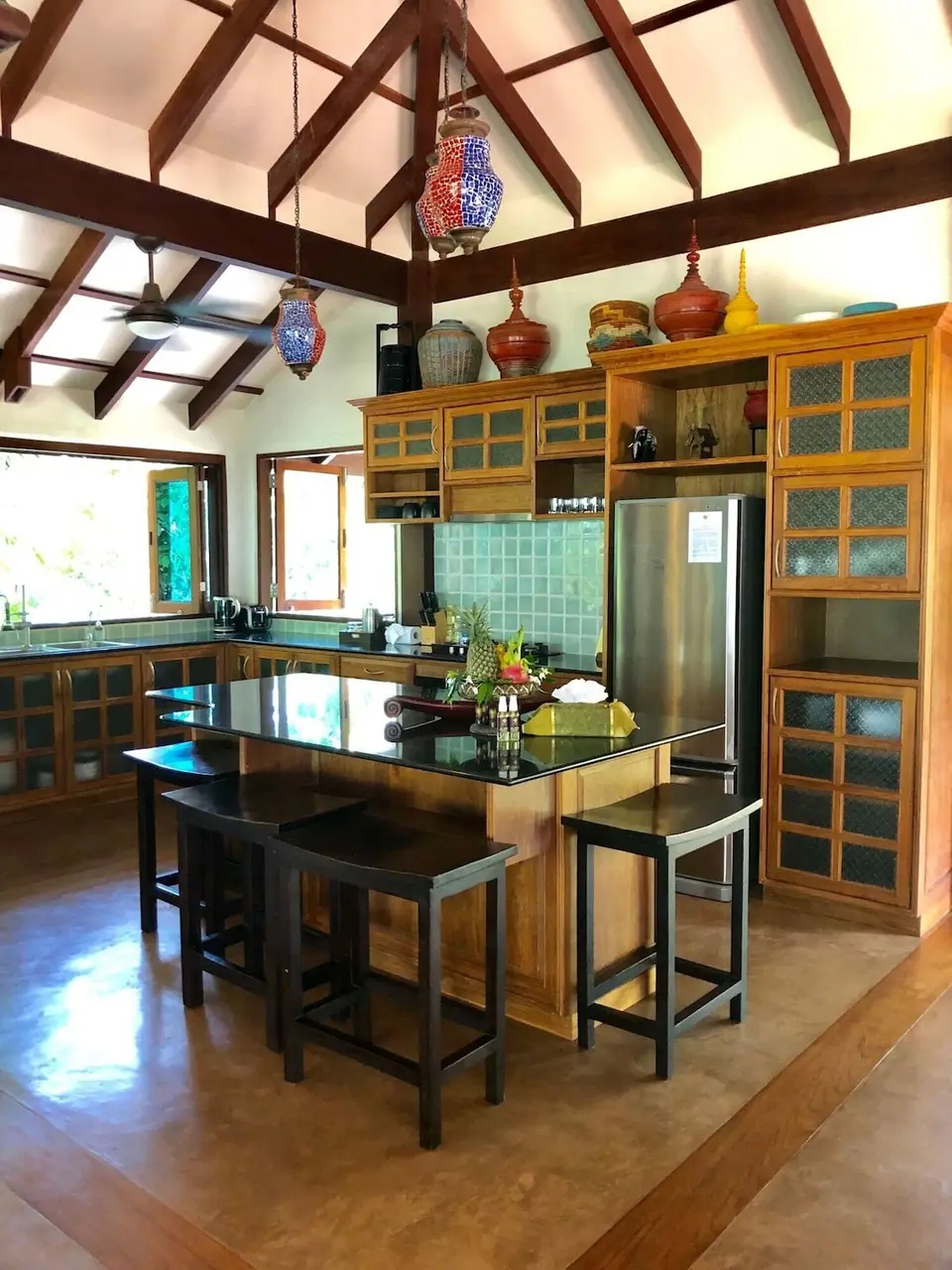 Koh Jum Beach Villas med rummeligt køkkenområde