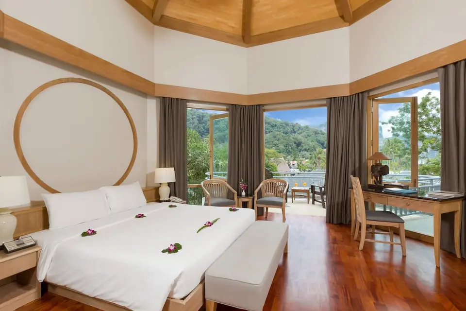 Resort i Krabi med stor seng og havudsigt
