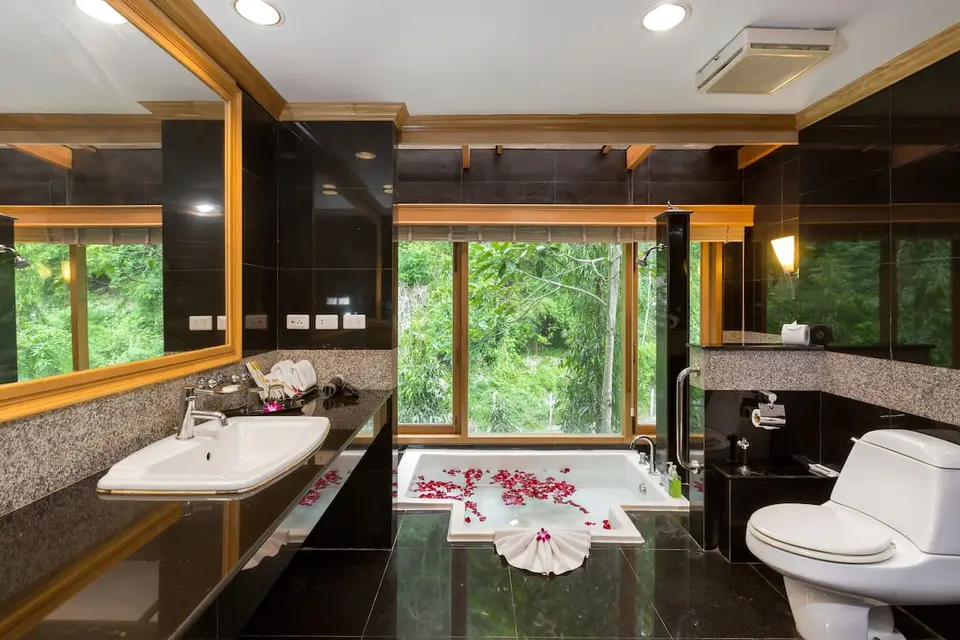 Resort i Krabi med badekar og håndvask
