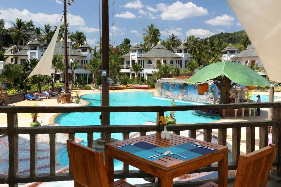 Træ balkonmøbler på Krabi Resort