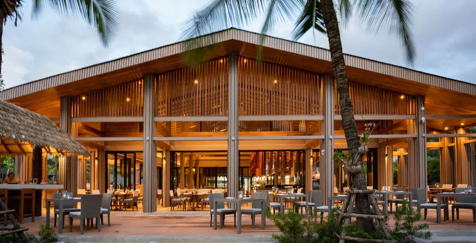 La Flora Resort Khao Lak ved skumring
