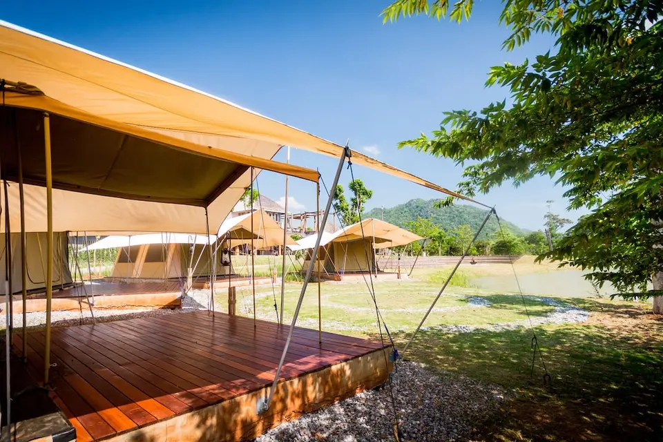 Khao Yai Resort tilbyder teltindkvartering på trædæk