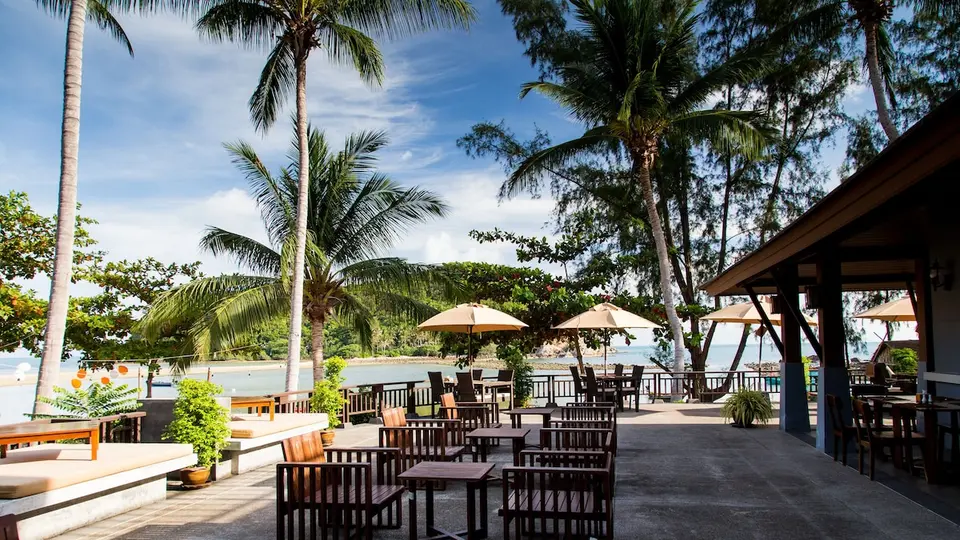 Resort ved stranden med spisefaciliteter ved Maehaad Bay