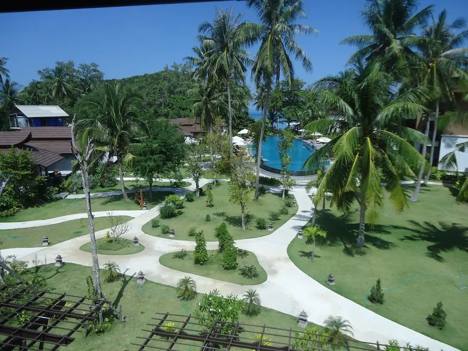Maehaad Bay Resort beliggende i grønne omgivelser