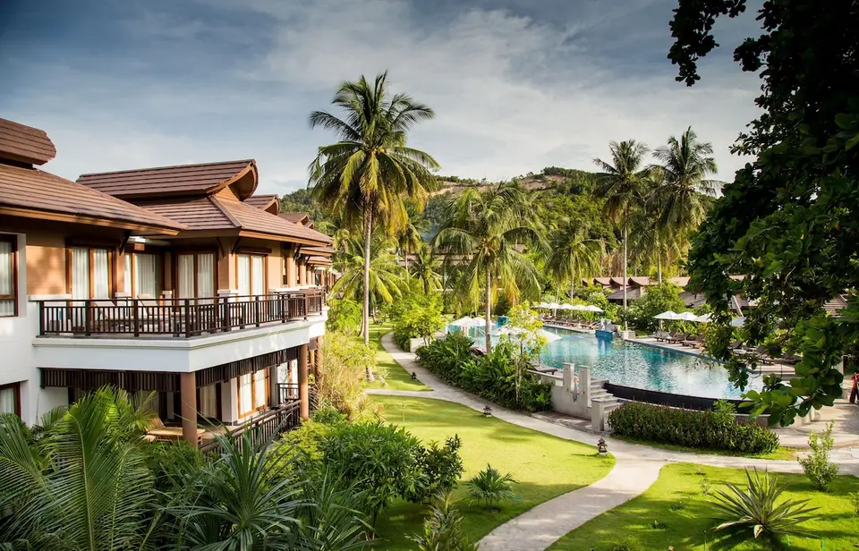 Maehaad Bay Resort swimmingpool luftfoto