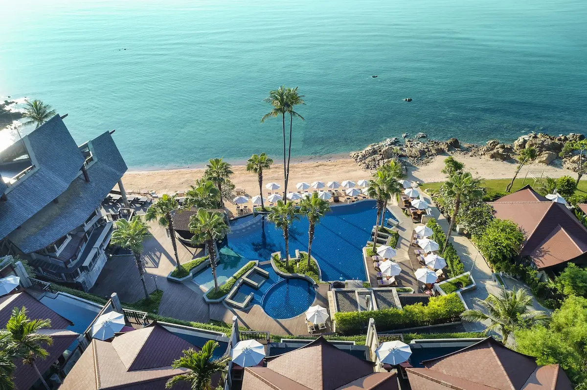 Luft Nora Buri Resort med beliggenhed ved stranden