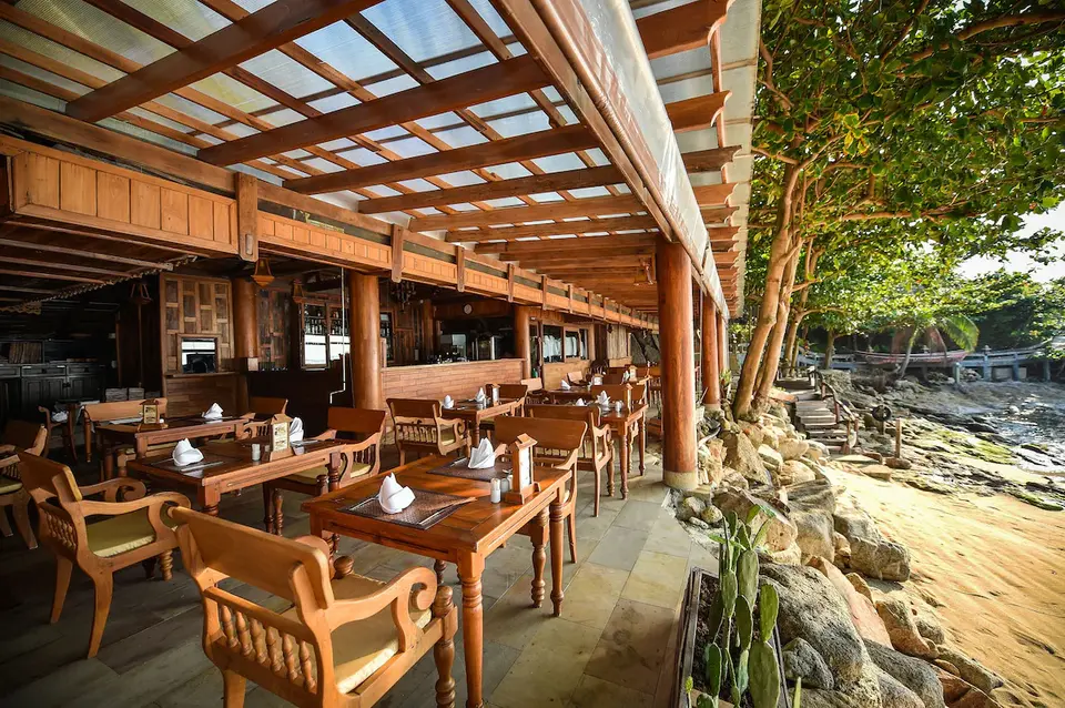 Traditionel strandrestaurant på Koh Phangan, Santhiya