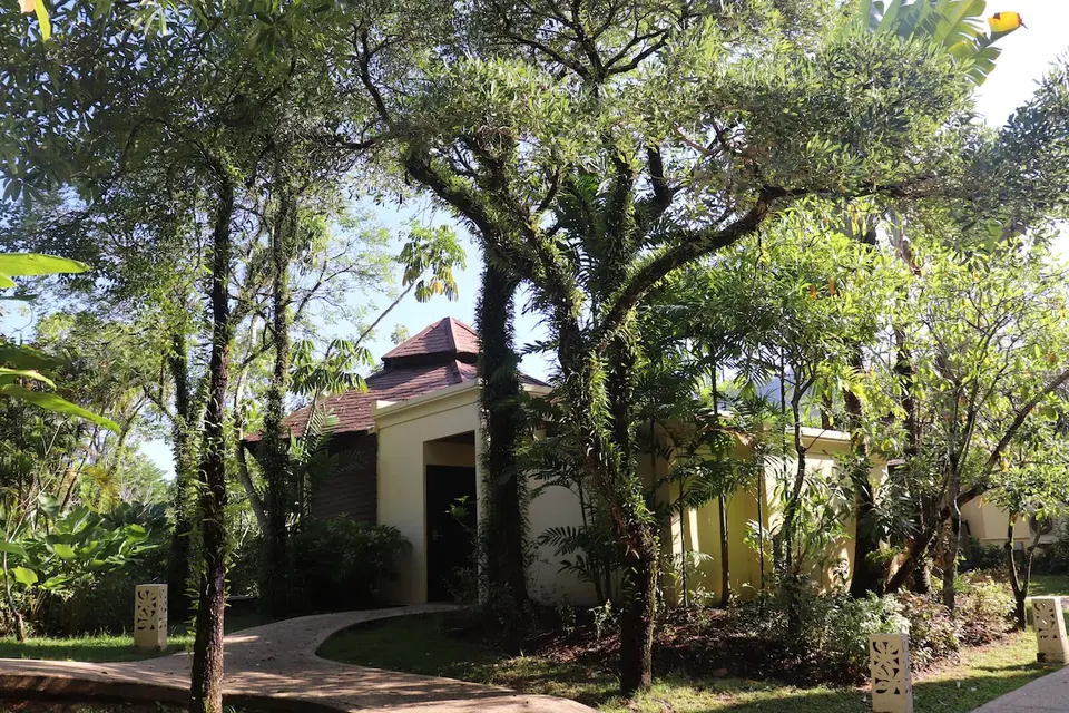 Sti ved Khao Lak Seaview Resort, der fører til et afsondret hus i skoven