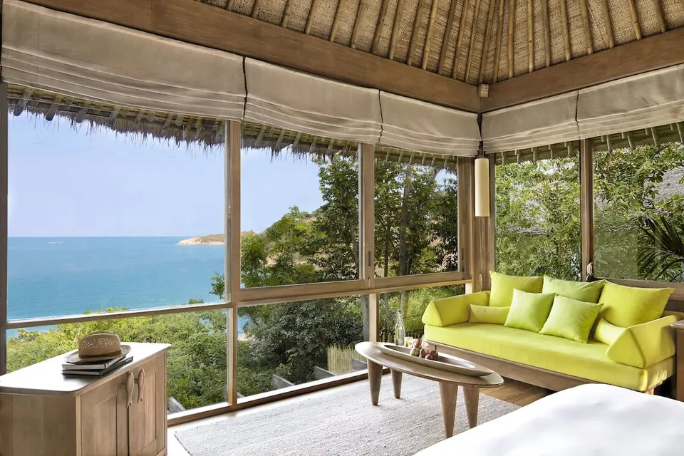 Ophold i Six Senses Samui værelse med havudsigt og seng