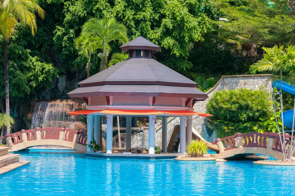 Diamond Cliff Waterfall Pool Bar