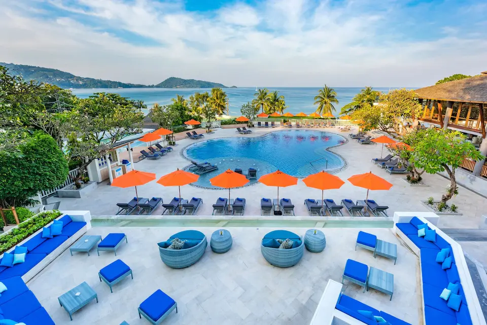 Diamond Cliff poolomraade med udsigt over havet