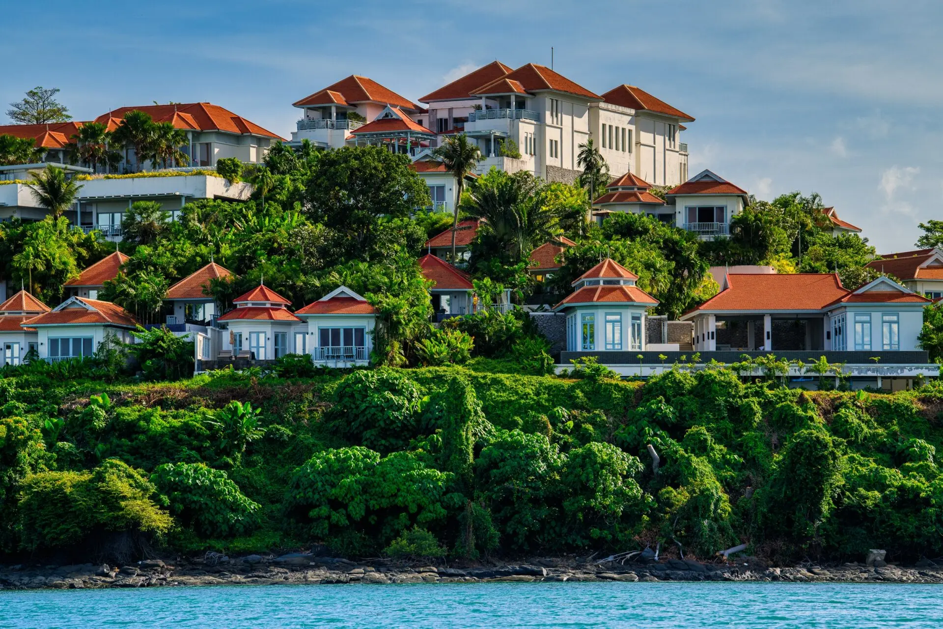 Amatara Welleisure Resort ligger kupaeret