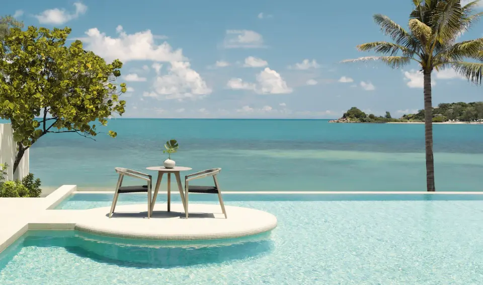 Kimpton Kitalay Samui bord i vandet med udsigt over havet