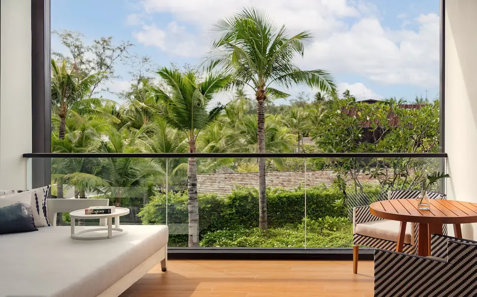 Kimpton Kitalay Samui udsigt fra balkon mod det groenne