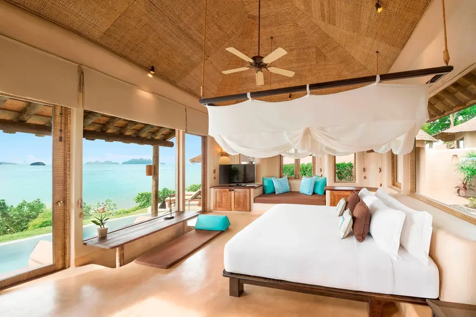 Naka Island kingsizeseng i en villa med havudsigt