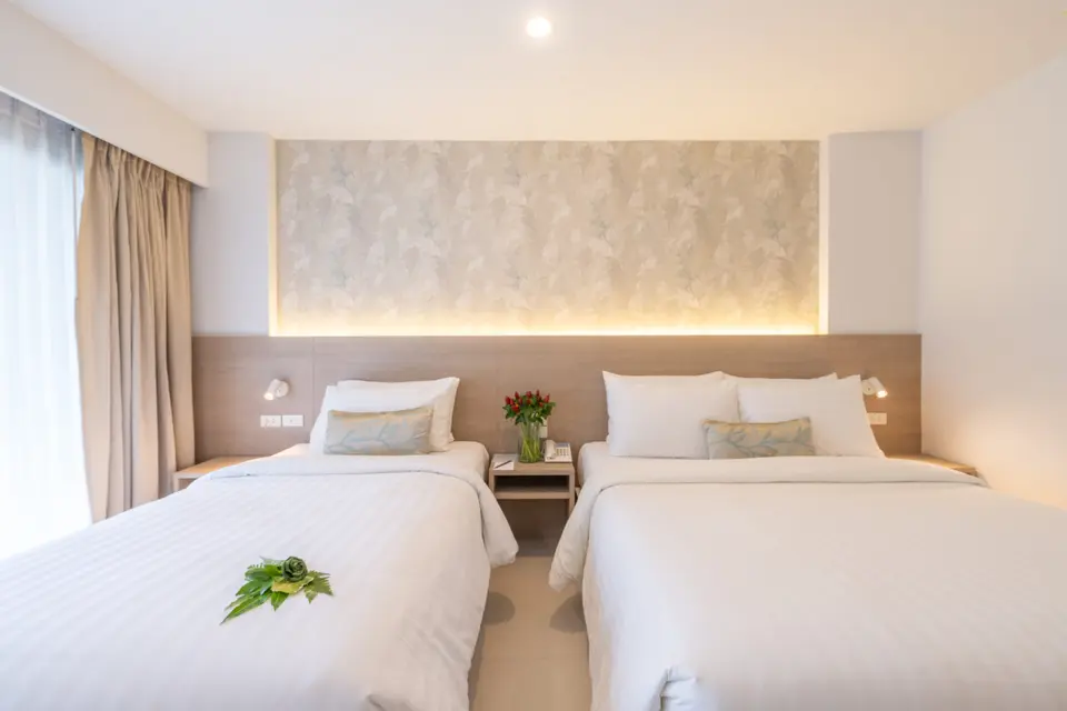 Peace Laguna Resort Spa standardvaerelse med opredning
