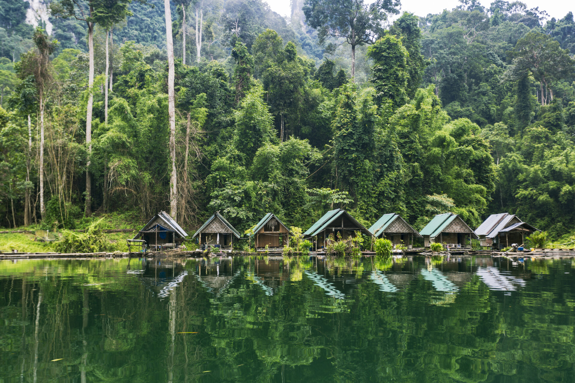 Bo ved floden i Khao Sok med Thailandsspecialisten, Lotus Rejser