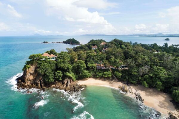 Aerial AVANI+ resort på Koh Lanta, tropisk ø i Krabi