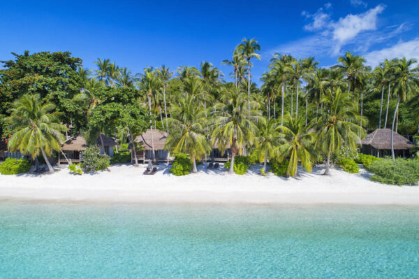 Luft Haad Tien Beach Resort med palmer, hvid sandstrand og omgivelser med tropiske øer