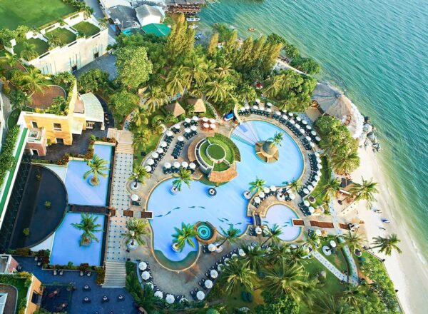 Udsigt fra toppen over Hilton Resort & Spa i Hua Hin ved stranden