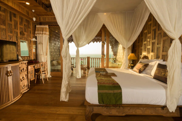 Santhiya Resort Koh Yao Yai havudsigt værelse med træ seng