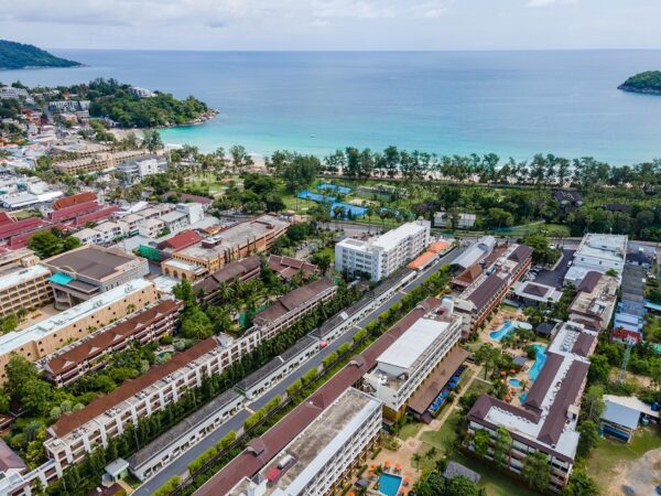 Luft Kata Town i Phuket, Thailand med strand og havbrise