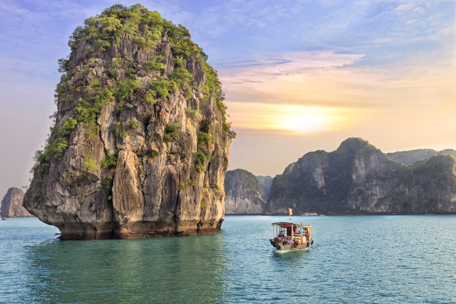 Solnedgang i Halong-bugten, Vietnam
